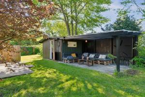 Spacious Summer House With Pool