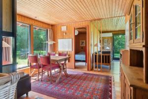 Idyllic Coastal Cottage Comfort And Relaxing