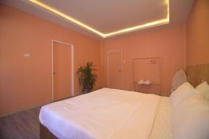 Mosaic Liwliwa Hotel Near Beach