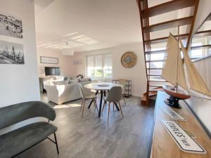 Appartements La Capitainerie Beau duplex face port de plaisance : photos des chambres