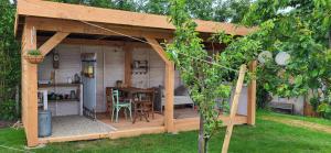 Campings Petit a Petit - gypsy wagons and Bell tents in the Bourgogne : photos des chambres