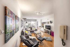 Luxurious Bright & Stylish 2BR with Office in Nicosia