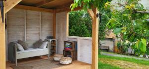 Campings Petit a Petit - gypsy wagons and Bell tents in the Bourgogne : Bell Tent La Terre