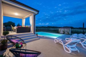 Family holiday house with private pool and playground