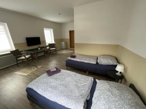 Doppelzimmer mit Bad- Fernseher