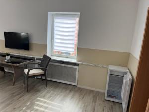 Doppelzimmer mit Bad- Fernseher