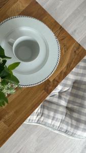 Wellsprings Farm - Self-catering shepherds hut with private garden