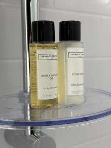 Wellsprings Farm - Self-catering shepherds hut with private garden