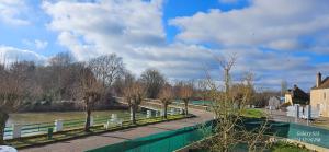 Maisons de vacances Pavillon avec jardin clos au bord de l'Yonne : photos des chambres