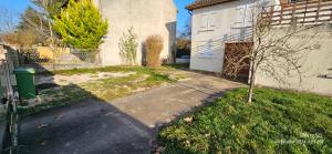 Maisons de vacances Pavillon avec jardin clos au bord de l'Yonne : photos des chambres