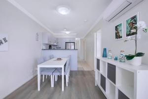 Breezy Beachside - Enjoy Outdoor Fun and Relaxation