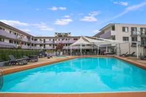 Breezy Beachside - Enjoy Outdoor Fun and Relaxation