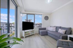 Breezy Beachside - Enjoy Outdoor Fun and Relaxation