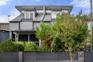 The Mod - Striking Split Level Gem in Sydneys West