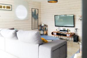 Maisons de vacances Jolie maison en bois a 2 kms de la plage de Brem Sur Mer - 6 personnes : photos des chambres