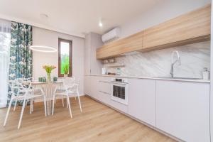 APARTAMENTY MIERZEJA - STEGNA PARK PREMIUM, 500 m od plaży, Bezpłatny Meleks