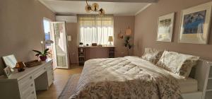 Nuçis Place 3, cozy 1 bedroom apartment with balcony near Bllok