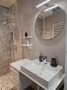 Cozy flat mins walk to Navigli and metro Porta Genova