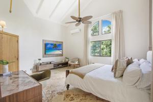 Private Two-Storey Casa de Campo villa with pool, jacuzzi and golf cart