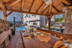 Villa Triés with heated pool in Klimno 