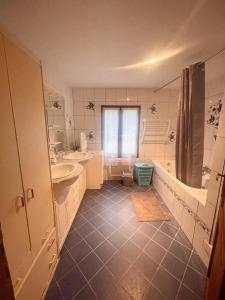 Maisons de vacances Maison a la campagne avec PISCINE et JACUZZI : photos des chambres
