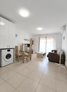 ALCAVISTA - garage, AC, fibre net, 350m to ocean, tv channels, sunsets and La Gomera view from balcony