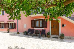 Beautiful Apartment Fratta with garden in Tar 