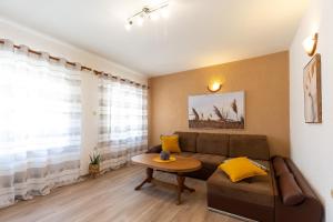 Beautiful Apartment Fratta with garden in Tar 