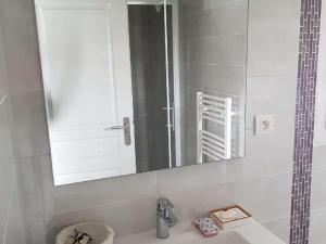 Appartement rénové à Royan, proche plage, terrasse, parking privé - FR-1-494-102