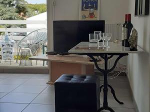 Maisons de vacances Maison de vacances avec terrasse, jardin, garage, animaux acceptes a Royan - FR-1-494-116 : photos des chambres