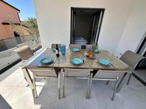 Villa Monte R+Luxury