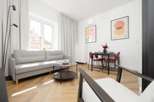 Heart of the Old Town Royal Apartments by Noclegi Renters