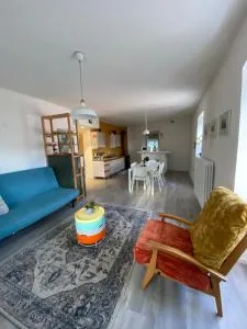 Casi di Lisi, la luce sulla piazza e sulle montagne - Faedo