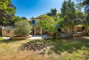 Holiday House Cave Romana