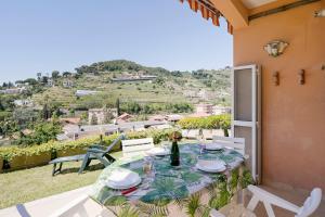 Into the Green! Bordighera Garden House