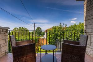 Beautiful Villa Gospodi with pool in Tinjan 