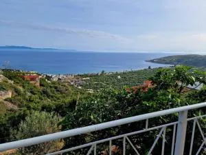 Lila Blue - Qeparoi i Sipërm