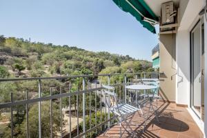 Poble Sec 3br w balcony mountain views BCN-109