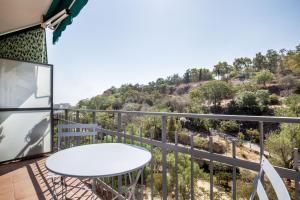 Poble Sec 3br w balcony mountain views BCN-109