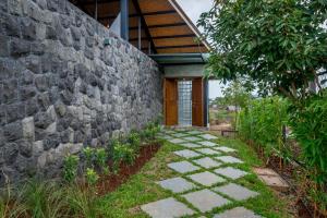 SaffronStays Black Rock - 3BR pet-friendly eco-luxe villa with pool, game room & sunrise deck in Nashik