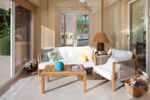 Luxury villa with sea views & terrace by REMS