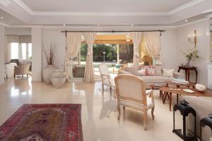 Luxury villa with sea views & terrace by REMS