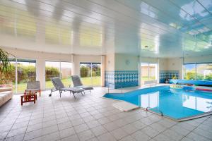 Maisons de vacances Piscine couverte - sauna - Maison pour 9 a Loctudy : photos des chambres