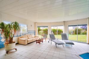 Maisons de vacances Piscine couverte - sauna - Maison pour 9 a Loctudy : photos des chambres