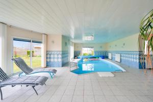 Maisons de vacances Piscine couverte - sauna - Maison pour 9 a Loctudy : photos des chambres
