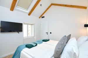 BLACK WATER BAY HOUSE