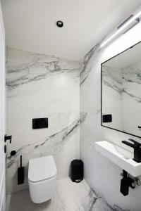 BLACK WATER BAY HOUSE