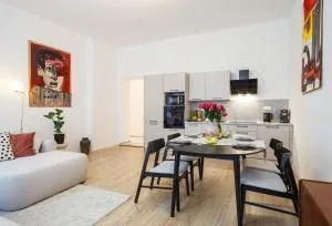 oompH Berlin 3BR Apt with Light Tones and Artwork - Lichtenberg