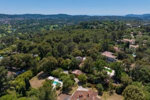 06BV Quiet cottage with pool
