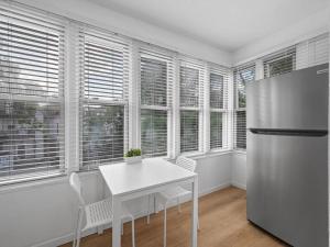 Shadyside, Central !5 Stylish and Bright Studio With Free Parking